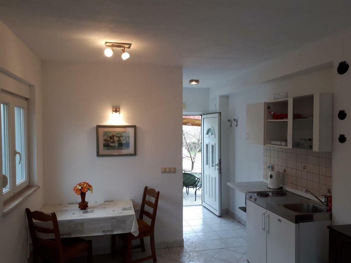 Seaside Apartment For 2 P Трогир Экстерьер фото